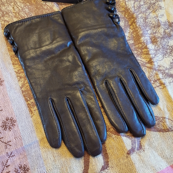 🆕️Lord and Taylor Dark Chocolate brown leather gloves with beige fur, Medium - Picture 4 of 6
